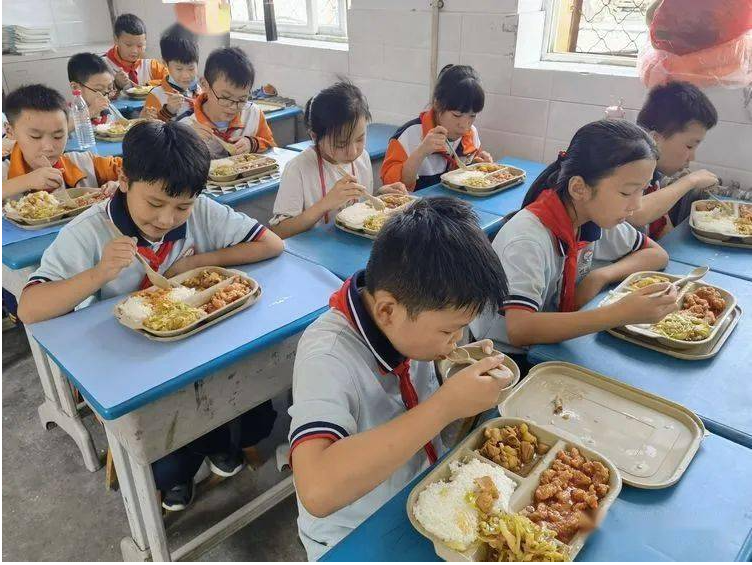 中小学生中央厨房配餐